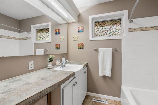 307 21st Street NW, Austin, MN 55912