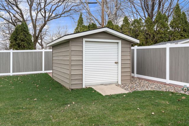 307 21st Street NW, Austin, MN 55912