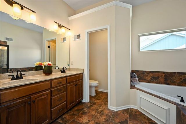 906 EVE ORCHID Drive, Greenwood, MO 64034