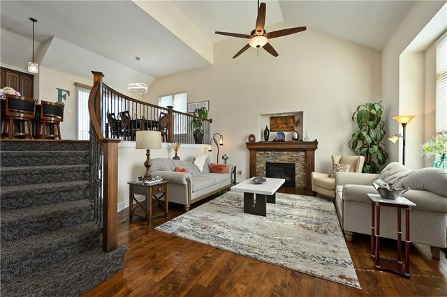 906 EVE ORCHID Drive, Greenwood, MO 64034