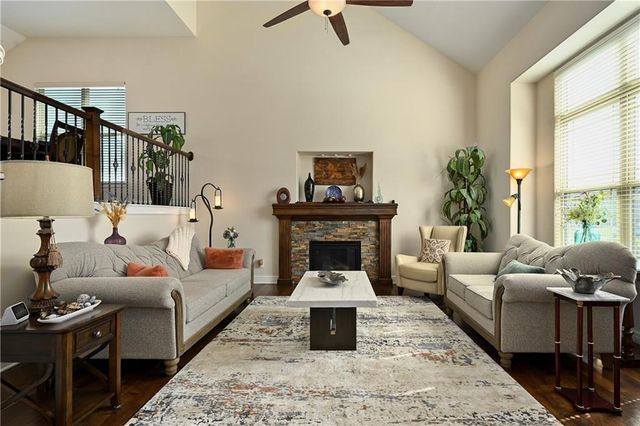 906 EVE ORCHID Drive, Greenwood, MO 64034