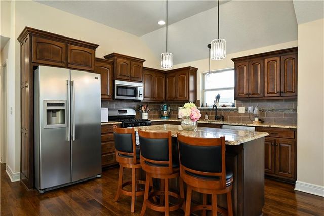 906 EVE ORCHID Drive, Greenwood, MO 64034