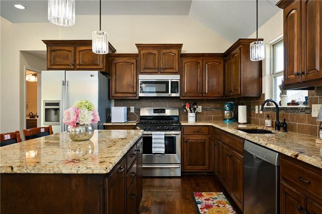 906 EVE ORCHID Drive, Greenwood, MO 64034