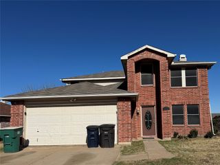 512 Magdalen Avenue, Fort Worth, TX 76036