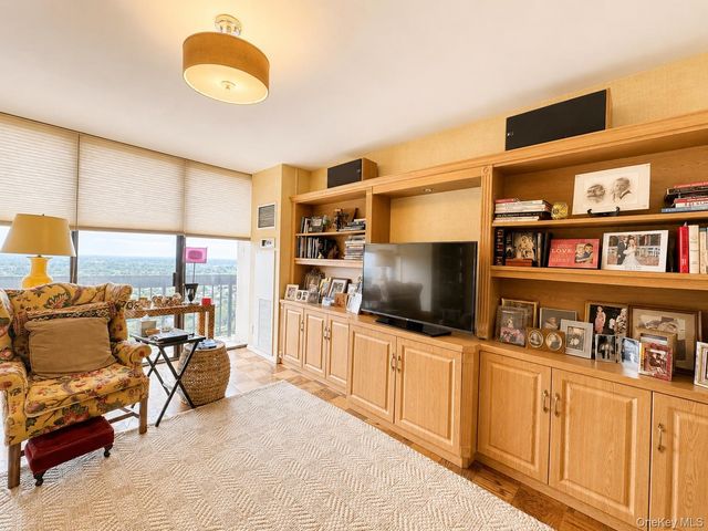 27010 Grand Central Parkway 21D, Floral Park, NY 11005
