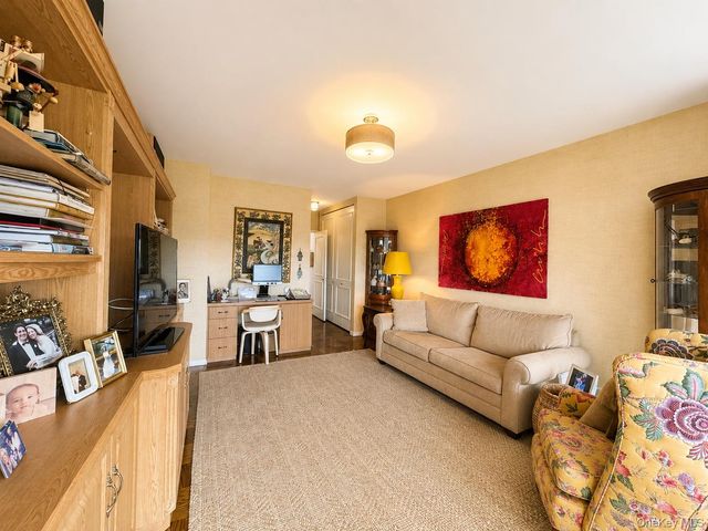 27010 Grand Central Parkway 21D, Floral Park, NY 11005