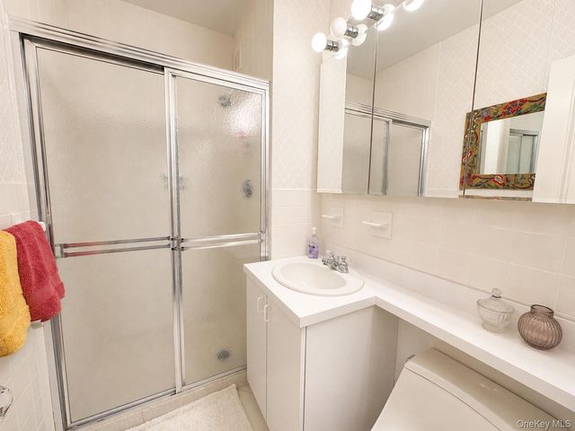 27010 Grand Central Parkway 21D, Floral Park, NY 11005