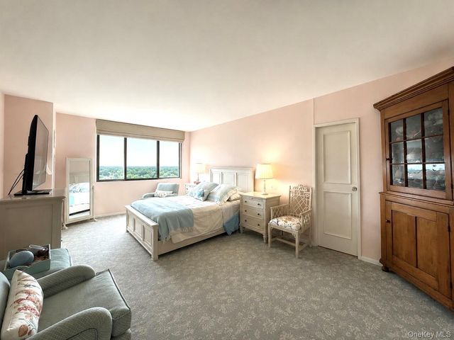 27010 Grand Central Parkway 21D, Floral Park, NY 11005