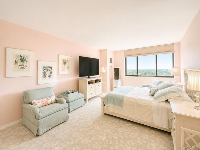 27010 Grand Central Parkway 21D, Floral Park, NY 11005