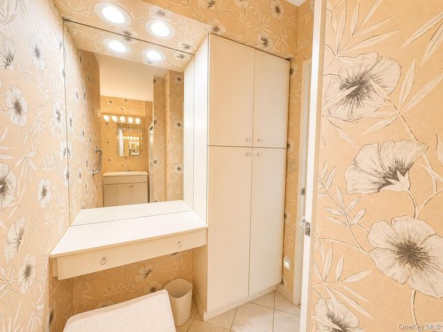 27010 Grand Central Parkway 21D, Floral Park, NY 11005