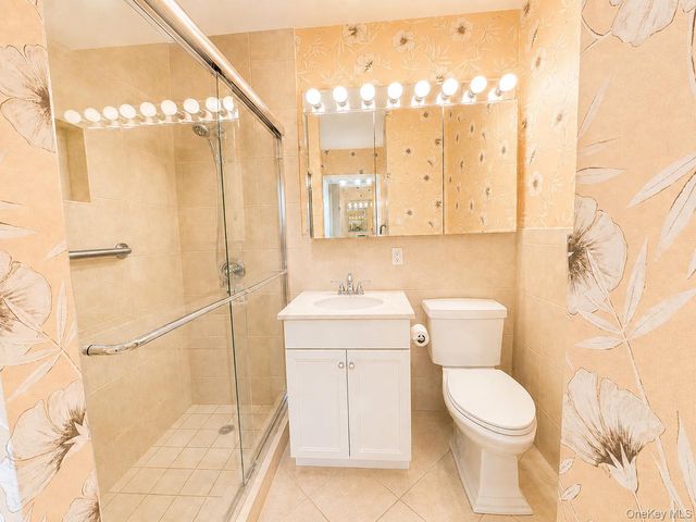 27010 Grand Central Parkway 21D, Floral Park, NY 11005