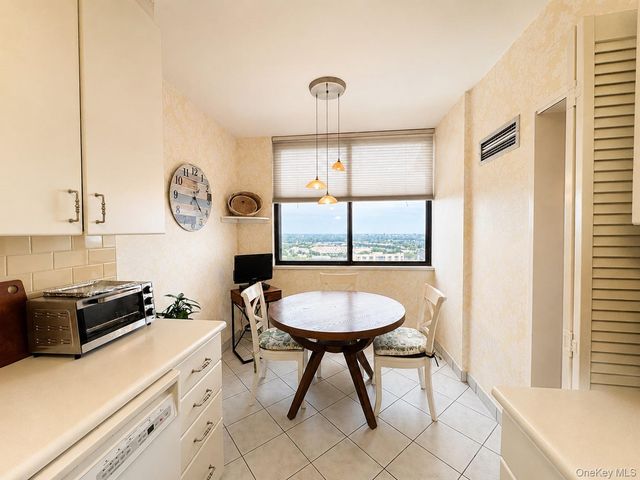27010 Grand Central Parkway 21D, Floral Park, NY 11005