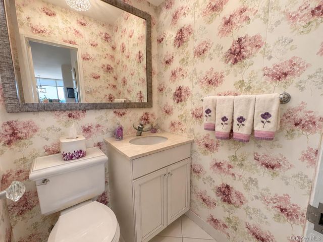 27010 Grand Central Parkway 21D, Floral Park, NY 11005