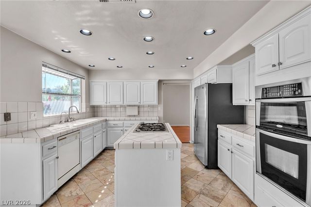 7421 Painted Shadows Way, Las Vegas, NV 89149