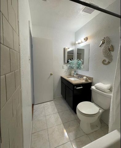 7679 Fallbrook Drive 7679, Houston, TX 77086