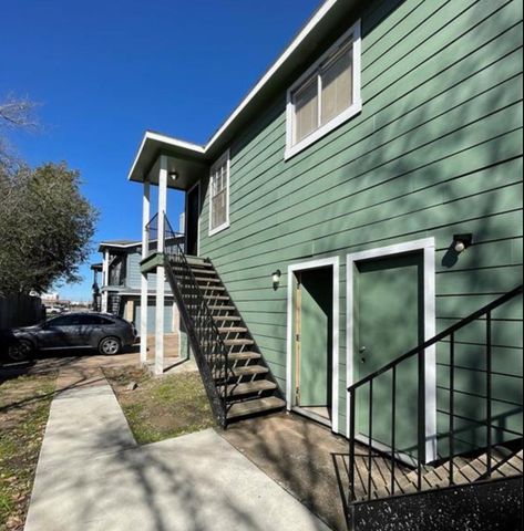 7679 Fallbrook Drive 7679, Houston, TX 77086