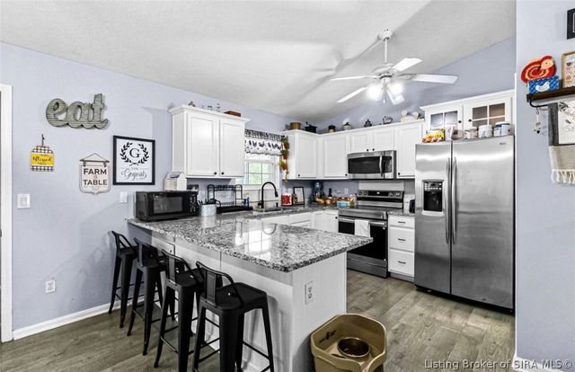 1205 Stonelilly Drive, Jeffersonville, IN 47130