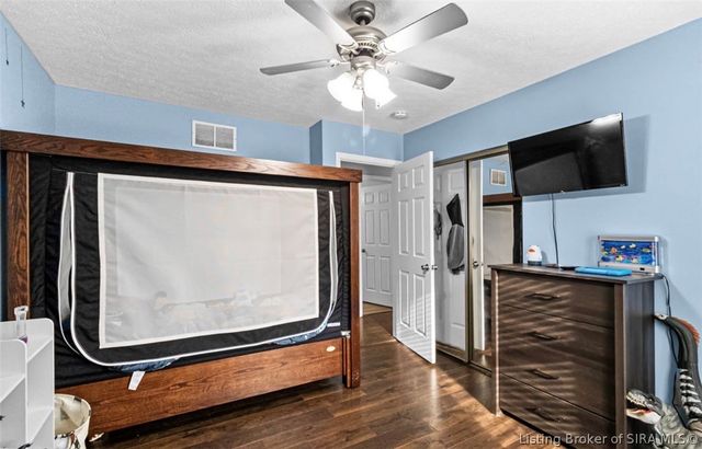 1205 Stonelilly Drive, Jeffersonville, IN 47130