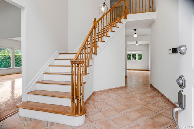 10 Osborne Lane, Greenvale, NY 11548
