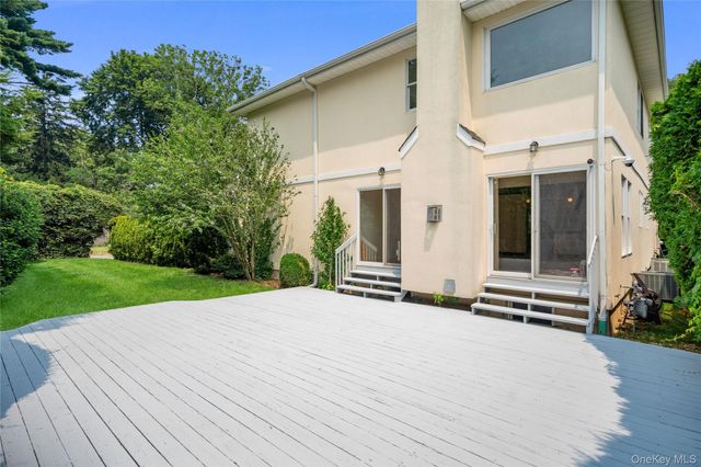 10 Osborne Lane, Greenvale, NY 11548