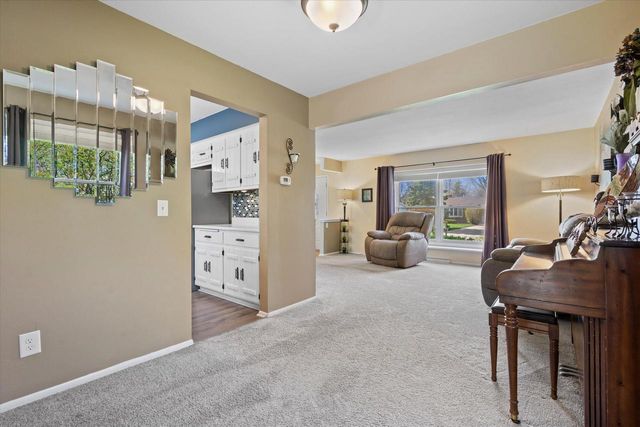 15255 Glenora COURT, New Berlin, WI 53151