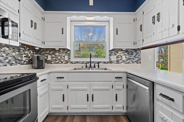 15255 Glenora COURT, New Berlin, WI 53151
