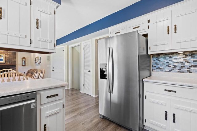 15255 Glenora COURT, New Berlin, WI 53151