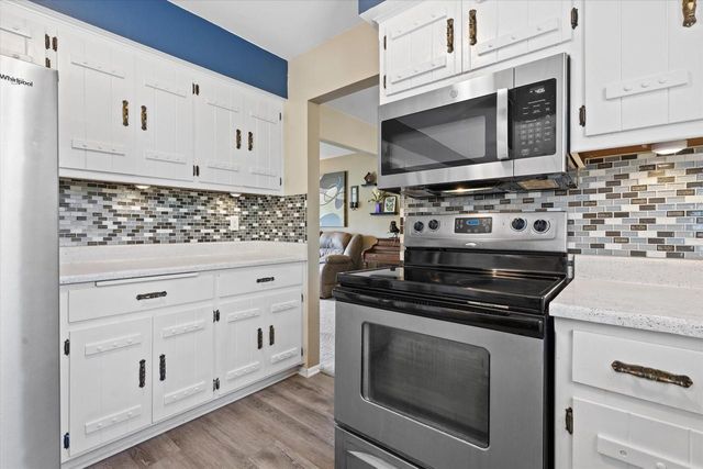 15255 Glenora COURT, New Berlin, WI 53151