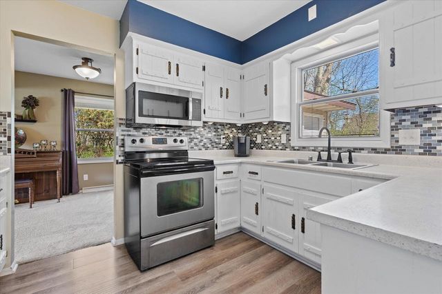 15255 Glenora COURT, New Berlin, WI 53151