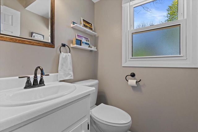 15255 Glenora COURT, New Berlin, WI 53151