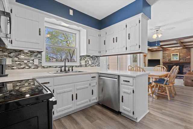 15255 Glenora COURT, New Berlin, WI 53151