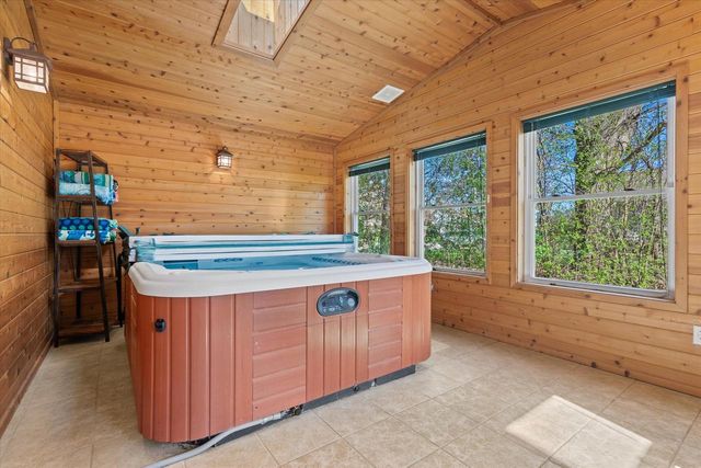 15255 Glenora COURT, New Berlin, WI 53151