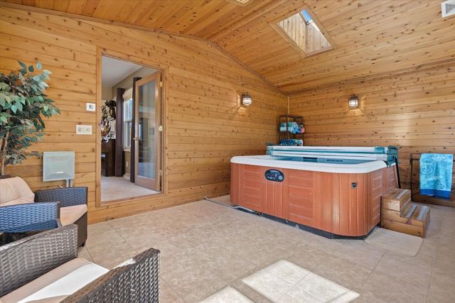15255 Glenora COURT, New Berlin, WI 53151