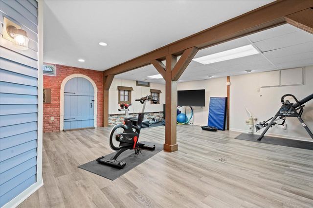 15255 Glenora COURT, New Berlin, WI 53151