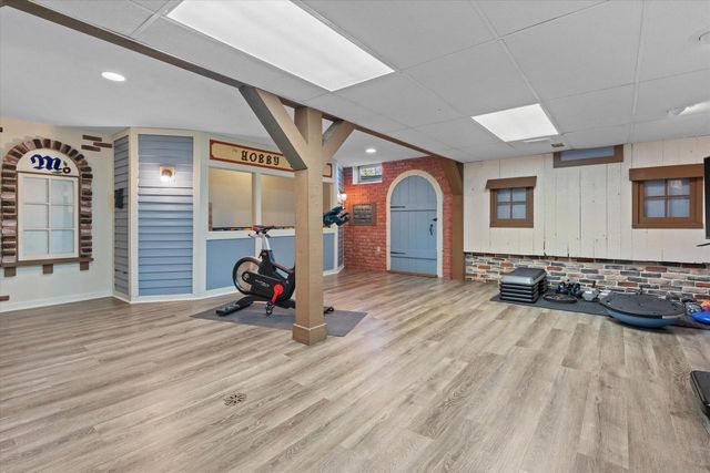 15255 Glenora COURT, New Berlin, WI 53151