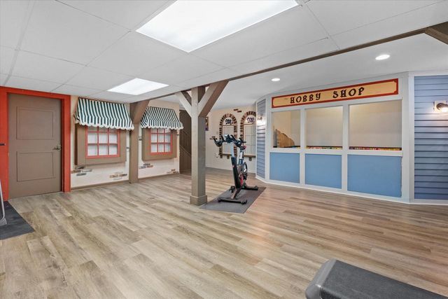 15255 Glenora COURT, New Berlin, WI 53151