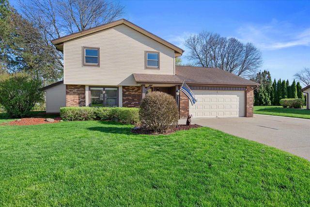 15255 Glenora COURT, New Berlin, WI 53151