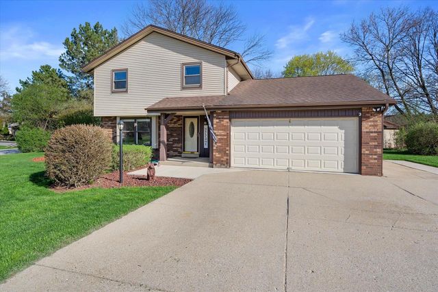 15255 Glenora COURT, New Berlin, WI 53151