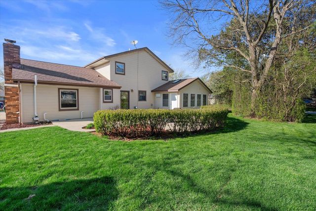 15255 Glenora COURT, New Berlin, WI 53151