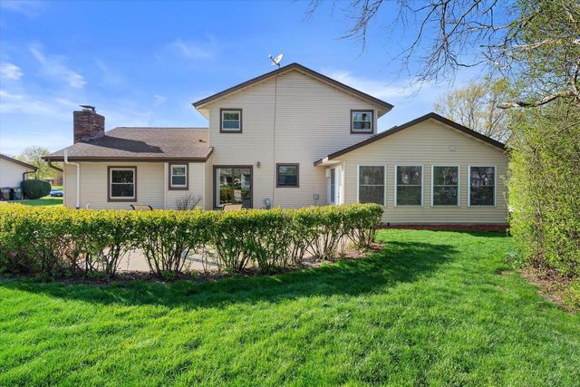 15255 Glenora COURT, New Berlin, WI 53151