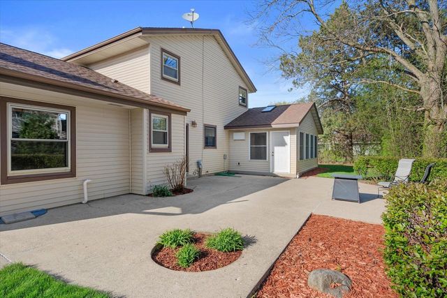 15255 Glenora COURT, New Berlin, WI 53151