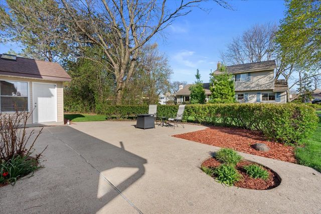 15255 Glenora COURT, New Berlin, WI 53151
