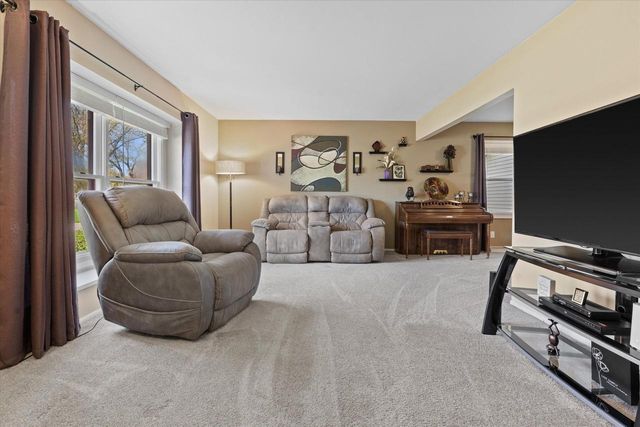 15255 Glenora COURT, New Berlin, WI 53151
