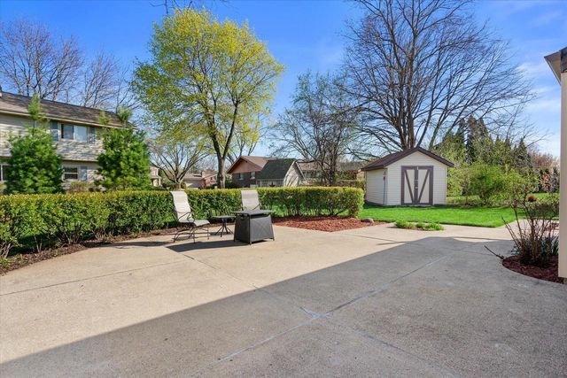 15255 Glenora COURT, New Berlin, WI 53151