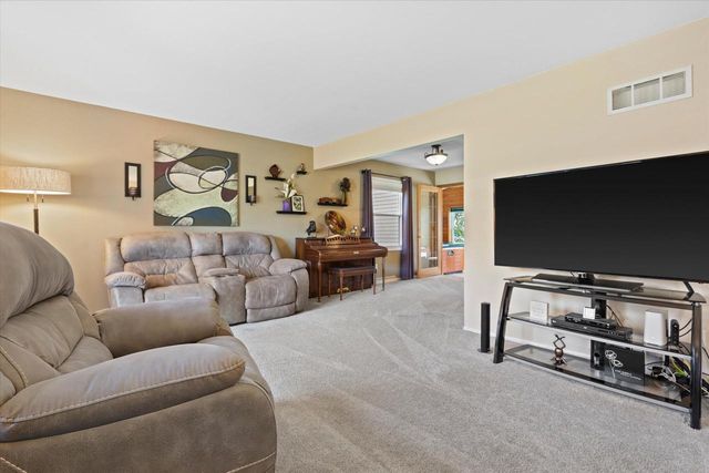 15255 Glenora COURT, New Berlin, WI 53151