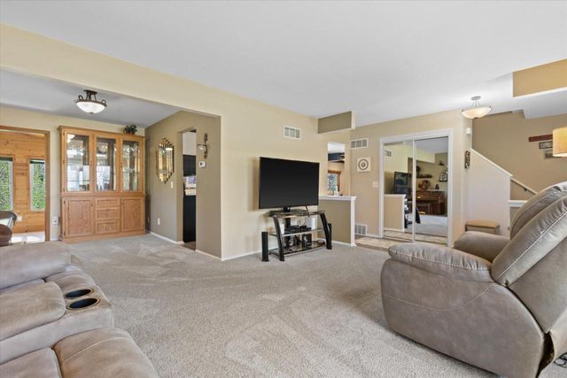 15255 Glenora COURT, New Berlin, WI 53151