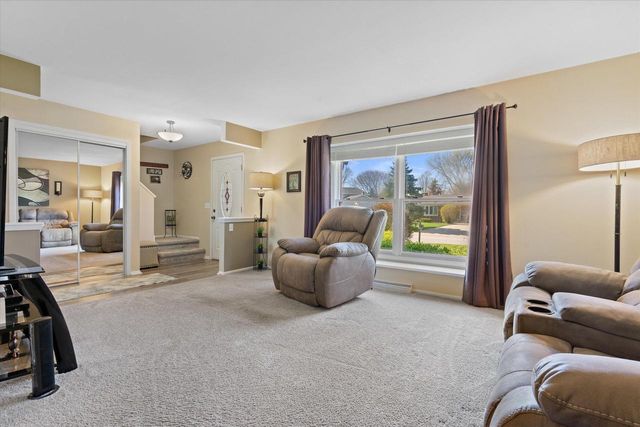 15255 Glenora COURT, New Berlin, WI 53151