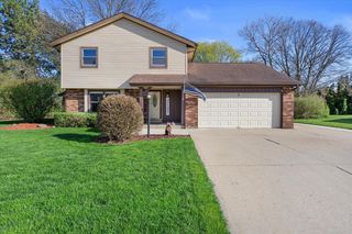 15255 Glenora COURT, New Berlin, WI 53151