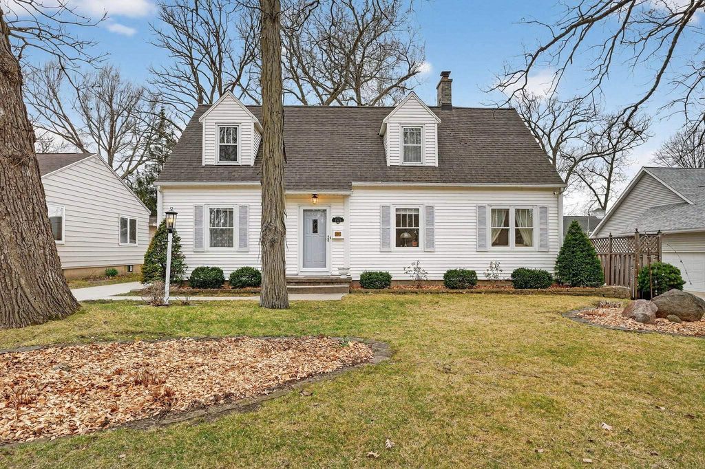 2203 Grand Boulevard, Cedar Falls, IA 50613