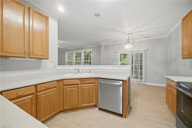 464 River Arch DR, Chesapeake, VA 23320